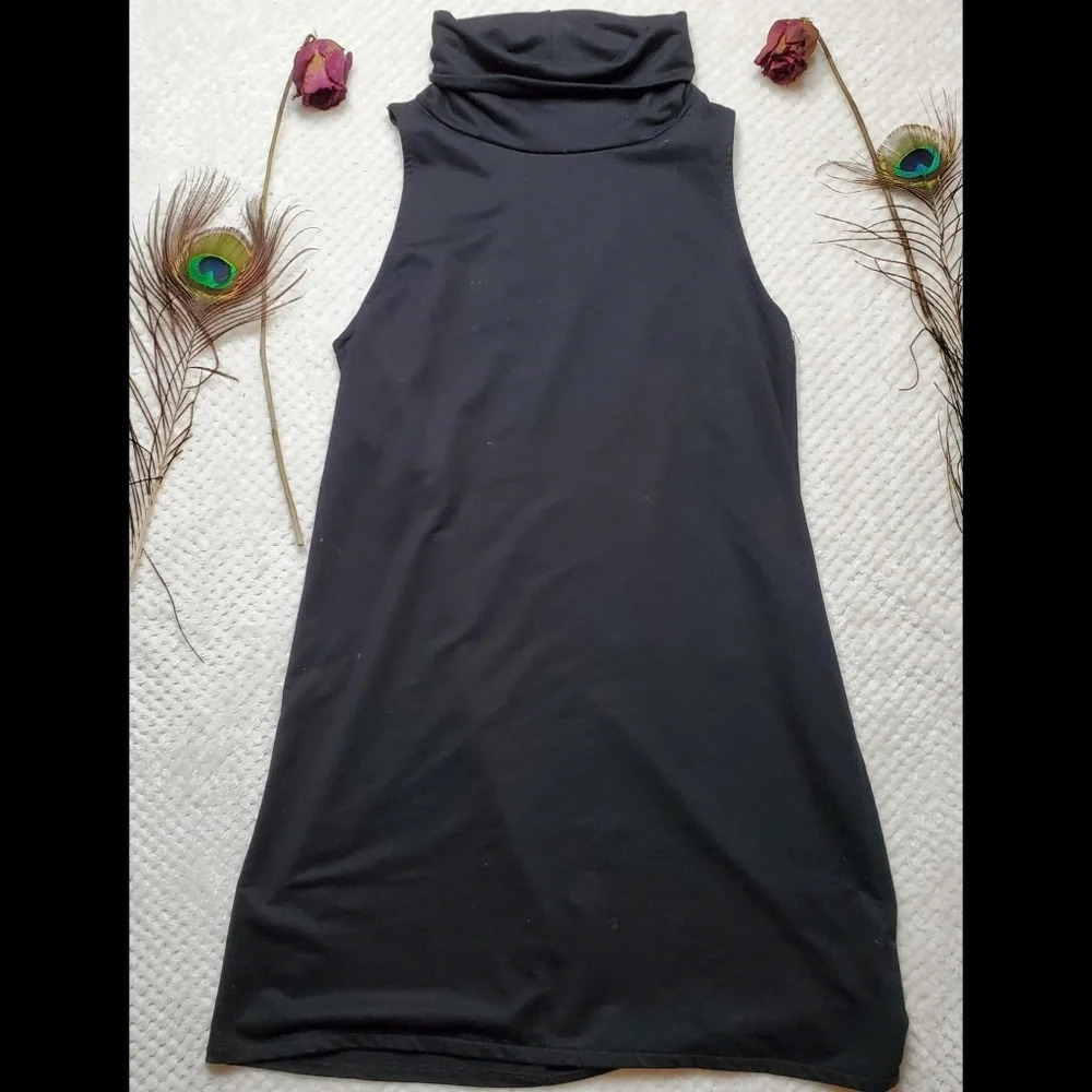 Leith Dress - Picture 2 of 5